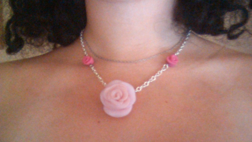 collier roses